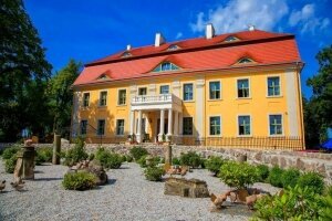 Schlosshotel Wiechlice - Hotel-Außenansicht