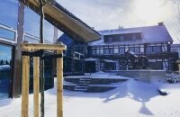 Hotel-Außenansicht im Winter – Hotel Schöner Asten Resort Winterberg.