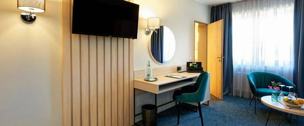 Großzügiger Arbeitsplatz