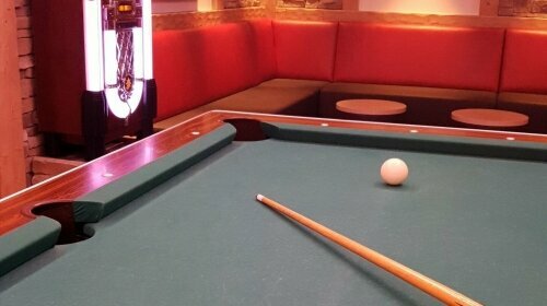 Billard in der Bowlingbahn