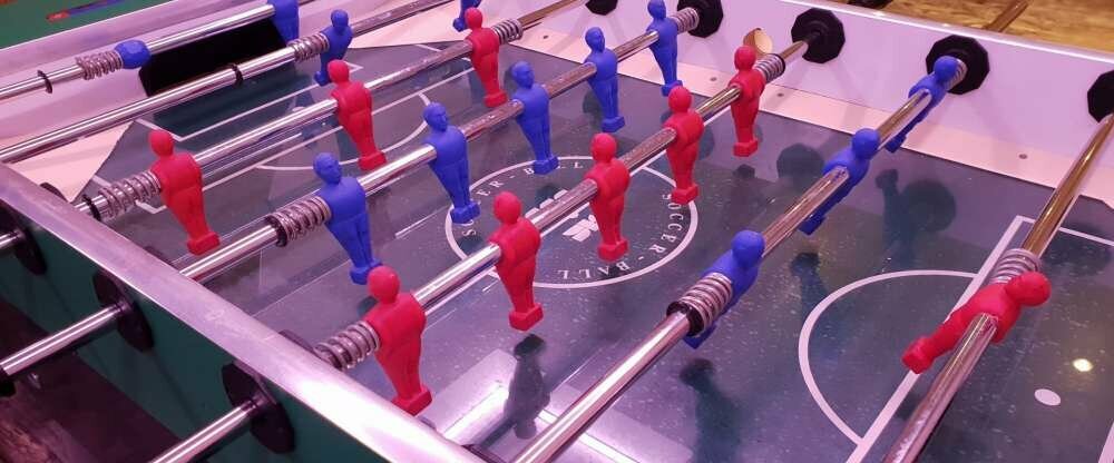 Tischfußball in der Bowlingbahn