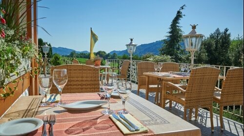 Terrasse mit Blick ins Tal