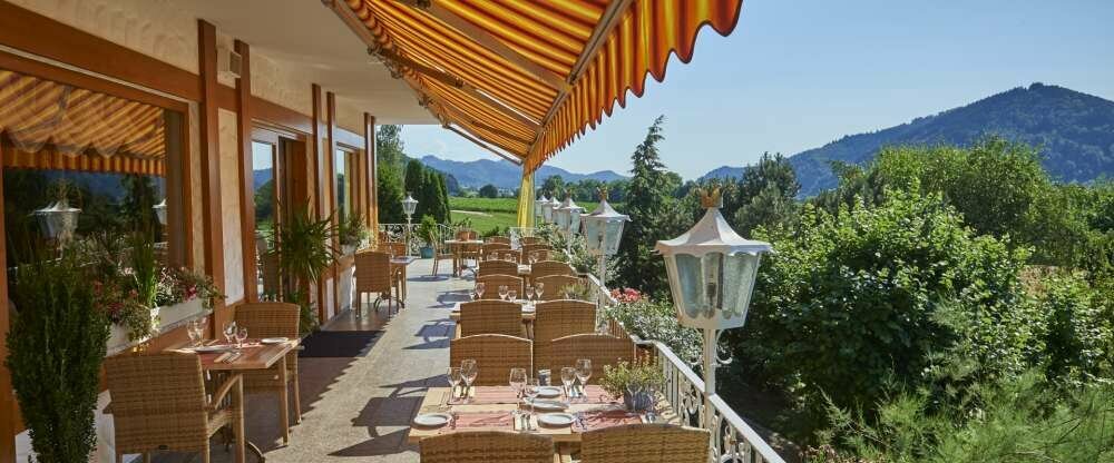Terrasse mit Blick ins Tal