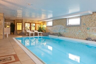 Schwimmbad, Quelle: Seebauer Hotel Gut Wildbad