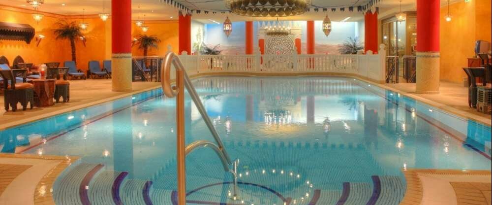 Schwimmbad der gegenüberliegenden Ostseeresidenz