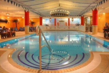 Schwimmbad der gegenüberliegenden Ostseeresidenz, Quelle: SEETELHOTEL Romantik Hotel Esplanade