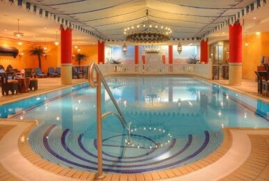 Schwimmbad der gegenüberliegenden Ostseeresidenz, Quelle: SEETELHOTEL Villa Esplanade