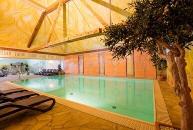 Schwimmbecken, Quelle: Hotel Bellevue Spa & Resort Reiterhof Wirsberg