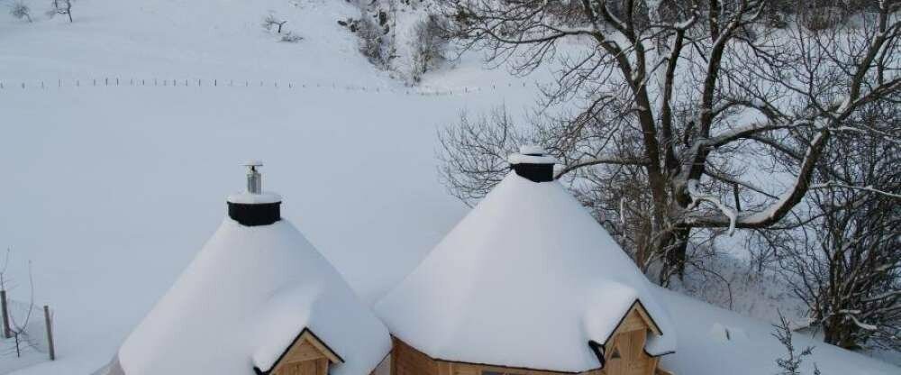 Außen-Sauna mit Schwitzhütte im Winter
