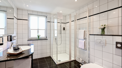 Seehotel Niedernberg - Das Dorf am See - Badezimmer