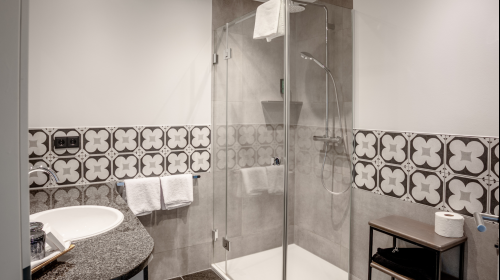 Seehotel Niedernberg - Das Dorf am See - Badezimmer