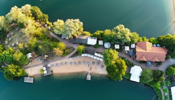 Seehotel Niedernberg - Das Dorf am See - Hotel-Außenansicht