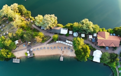 Seehotel Niedernberg - Das Dorf am See - Hotel-Außenansicht