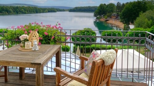 Seehotel Niedernberg - Das Dorf am See - Hotel-Außenansicht