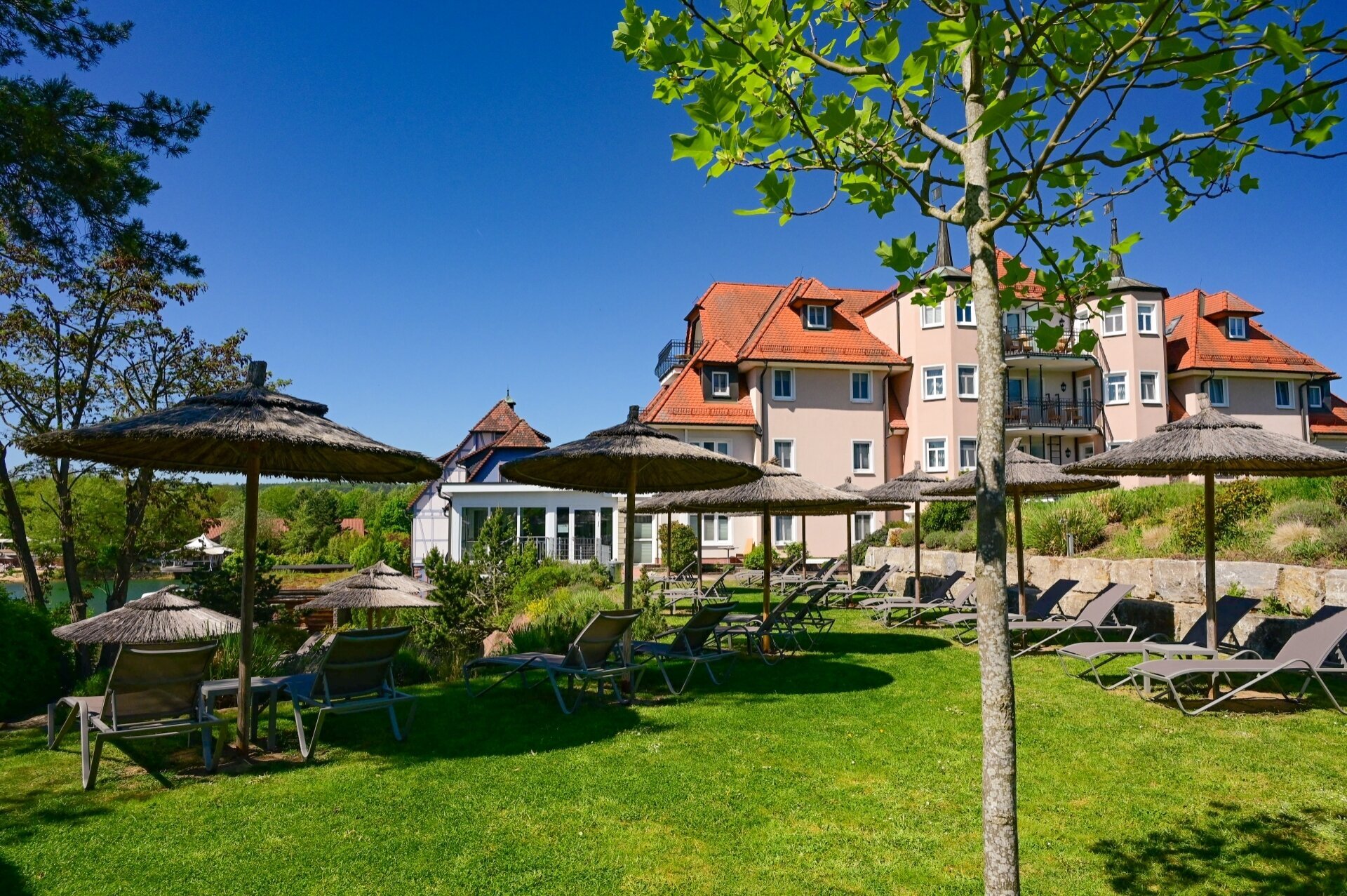 Seehotel Niedernberg - Das Dorf am See in Bayern, Deutschland
