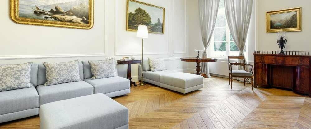 Sehr große Suite im Schloss