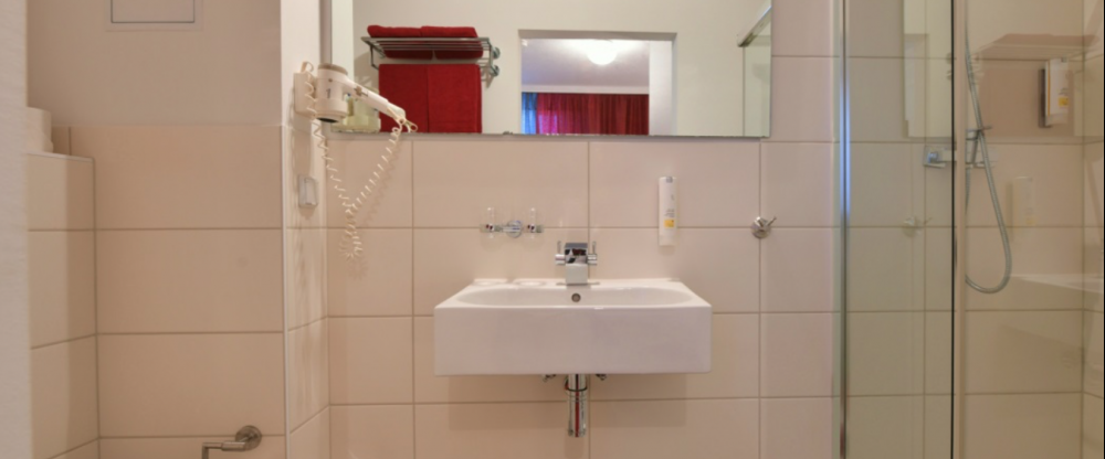 SKYHOTEL Merseburg - Badezimmer