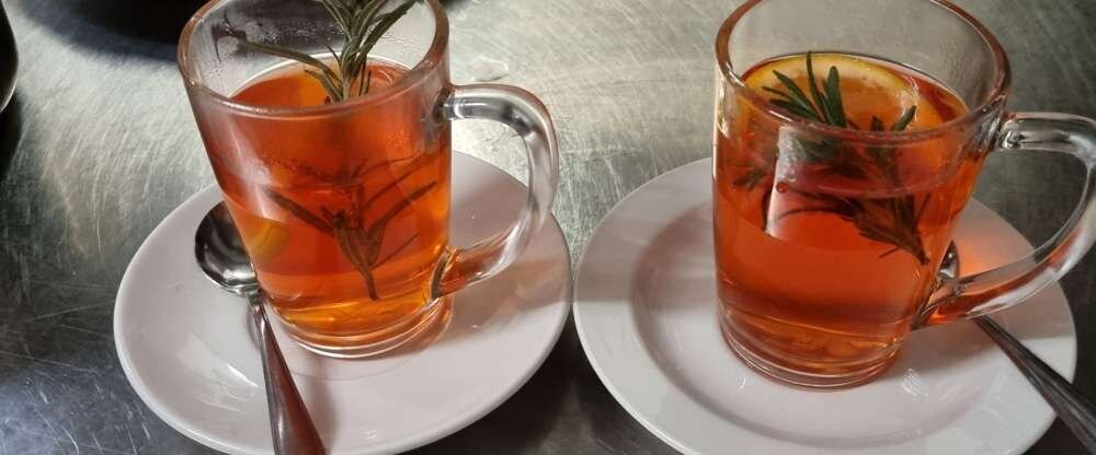 Winteraperol in der Kaminbar