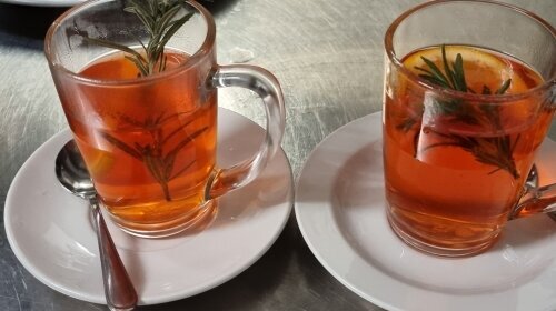 Winteraperol in der Kaminbar
