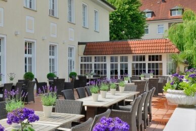 sonnverwöhnte Terrasse , Quelle: Hotel DER LINDENHOF