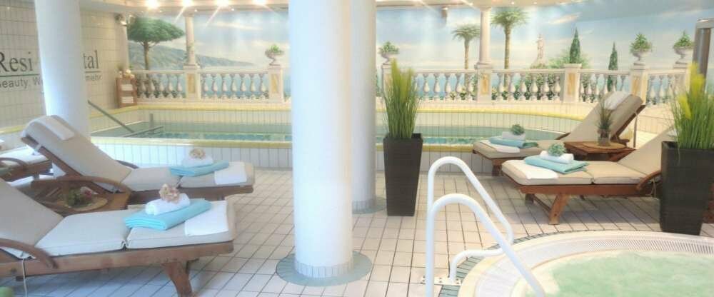 Der Schwimmbadbereich mit Whirlpool ist täglich bis 22 Uhr geöffnet