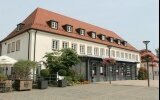 Die Stadthalle in Landstuhl ist ein ehemaliges Postgebäude. Im Dezember 1930 wurde das neu errichtete Postgebäude in Betrieb genommen. 56 Jahre später wird vom Stadtrad Landstuhl beschlossen das ehemalige Postgebäude in eine Stadthalle umzubauen. 