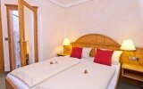 Regional, fränkisch und im schmucken Landhausstil ist der Einrichtungsstil der Zimmer. Liebevolle Details sowie eine hochwertige Einrichtung sorgen für den Wohlfühlcharakter während des Aufenthalts. Teilweise verfügen die Zimmer über Kingsize-Betten oder
