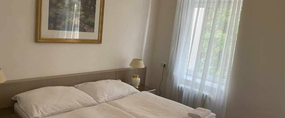 Diese ruhigen Zimmer im Nebenhaus Hotel Romania bieten Blick auf den Innenhof. 