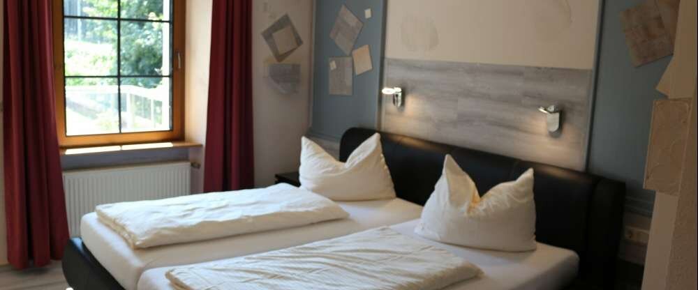 Standard-Zimmer mit Doppelbett & Balkon