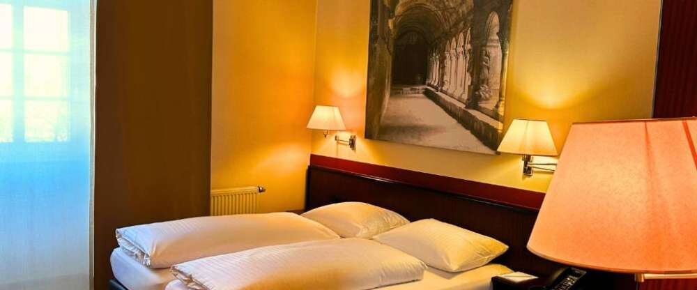 Das Standardzimmer ist ein komfortables und gemütliches Zimmer, das über alle grundlegenden Annehmlichkeiten verfügt, die man für einen angenehmen Aufenthalt benötigt. Von einem bequemen Bett bis hin zu einem eigenen Badezimmer bietet ein Standardzimmer a