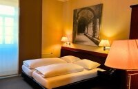 Das Standardzimmer ist ein komfortables und gemütliches Zimmer, das über alle grundlegenden Annehmlichkeiten verfügt, die man für einen angenehmen Aufenthalt benötigt. Von einem bequemen Bett bis hin zu einem eigenen Badezimmer bietet ein Standardzimmer a