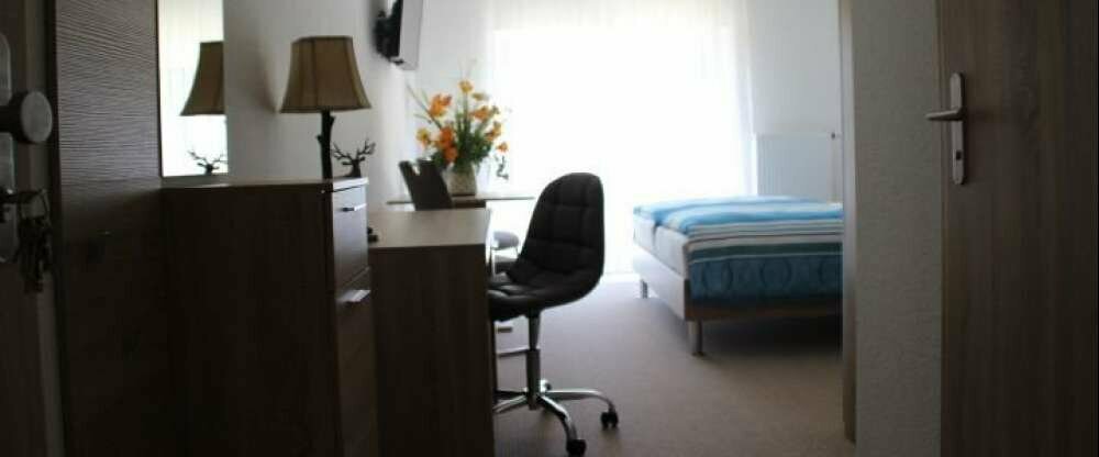 Standardzimmer mit Balkon