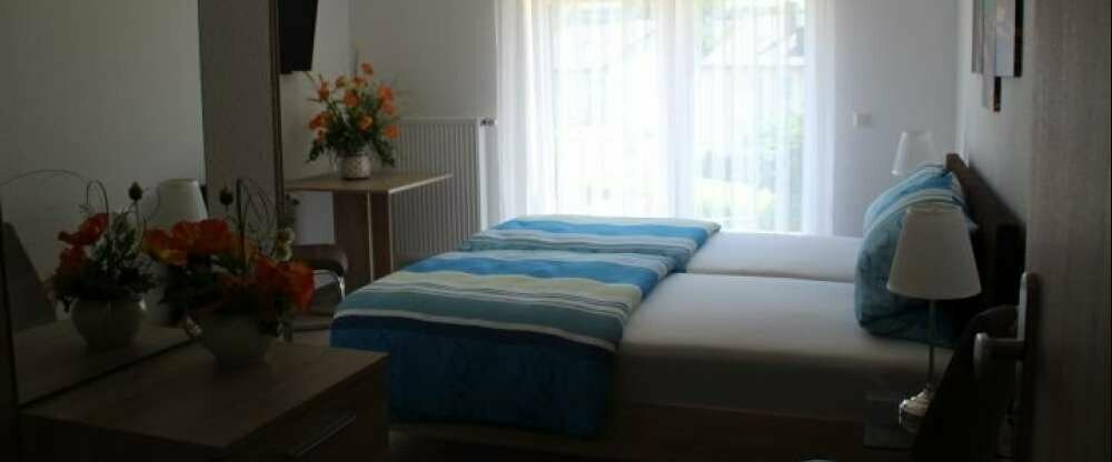 Standardzimmer mit Balkon