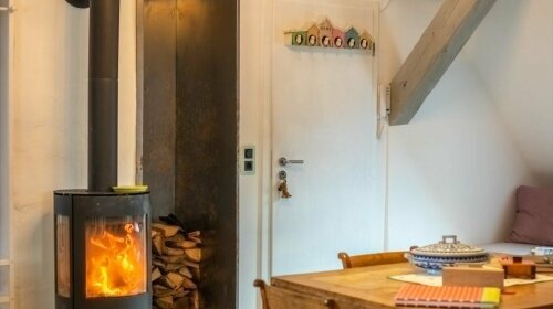 Sie müssen nicht klappern und fliegen können um ins Storchennest zu gelangen, allerdings sind es schon einige Stufen zum Apartment im Dachgeschoß, aber es lohnt sich! Mitten in den alten rauen Gebälk hat das Hotel ein kuscheliges Nest geschaffen mit zusät