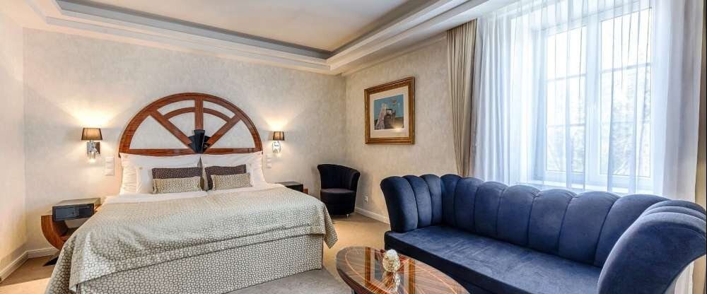 Studio für 2 erwachsene Personen und 2 Kinder mit Standard Ausstattung. Einem Doppelbett und einer Schlafcouch.