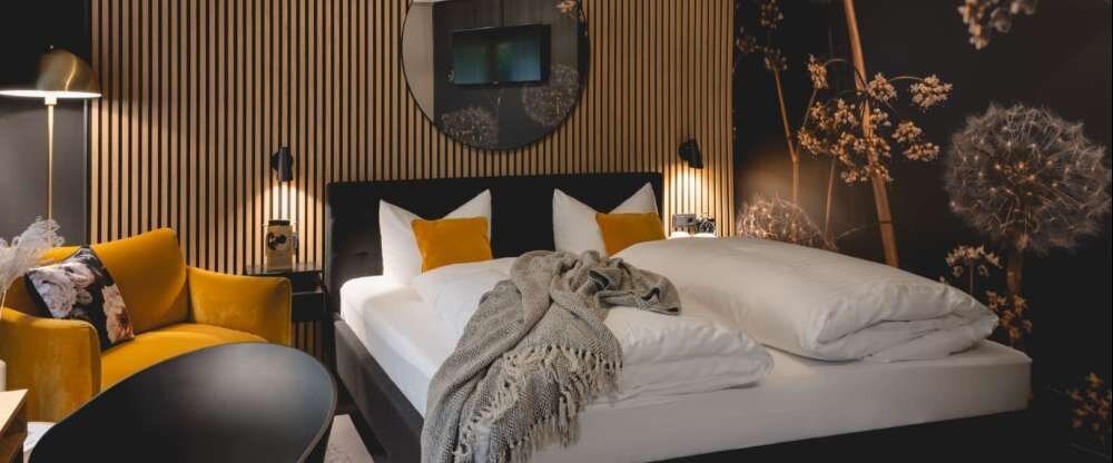 Die Studios können für 1 bis 3 Personen gebucht werden und wurden erst in 2025 renoviert. Sie sind geräumiger als die Classic- und Komfortzimmer und verfügen über ein großes Bett sowie einen Sessel und Schreibtisch mit Flachbildfernseher. Alle Studios sin