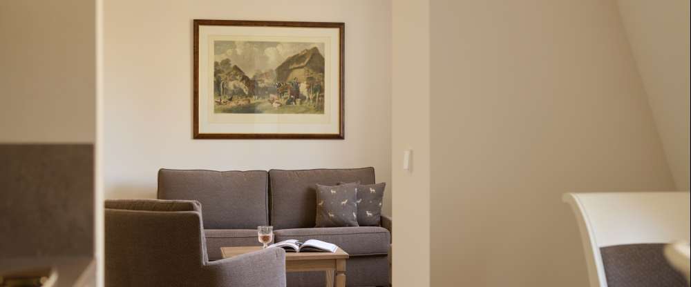 geräumiges Appartement mit getrennten Wohn- & Schlafbereich im Kutscherhaus mit einer Schlafcouch, die wir für 1-2 Kinder aufbetten können