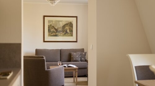 geräumiges Appartement mit getrennten Wohn- & Schlafbereich im Kutscherhaus
mit einer Schlafcouch, die wir für 1-2 Kinder aufbetten können