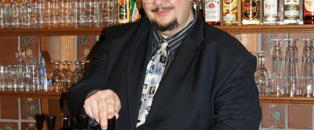 An der Theke in unserem Landhausstübchen wird so macher Krug geleert.