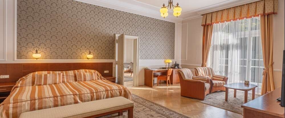 Madame Curie, Premium & Standard Suite sind komfortabel eingerichtete großzügige Zimmer mit Lounge und Talblick sowie erweiterten Serviceleistungen im gastronomischen Bereich.