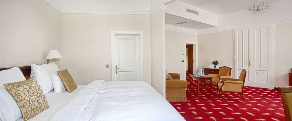 Einzigartige Luxus-Suiten zwischen 20 - 38 m2 mit einem Hauch von Jugendstil-Noblesse und Eleganz. Die individuell gestalteten Suiten bieten vielfältige Grundrisse, von großzügigen Open-Space-Lösungen bis hin zu Zwei-Zimmer-Suiten mit getrenntem Wohn- und