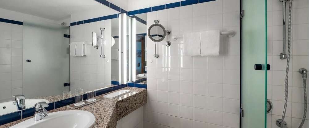 Sunday Hotel Wismar - Badezimmer