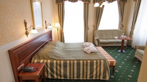 Mit ca. Größe von 32-34 m2, Babybett und TWIN-Option bietet das Superior Doppelzimmer für die überwiegende Mehrheit der Gäste das beste Preis-Leistungs-Verhältnis. Da dieses Zimmer ein 180 × 200 cm großes Bett hat, wird diese Kategorie besonders für einen