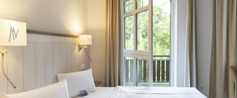 Alle Doppelzimmer im **** Ringhotel Villa Margarete sind ca. 23m² groß und mit Dusche/Bad, WC, Fön, Kosmetikspiegel, Bademantel, Frotteeslippern, Kosmetikartikel, Telefon, Kabel-TV mit Flatscreen, Radio, Wecker, Minibar & Safe und kostenfreiem W-LAN a