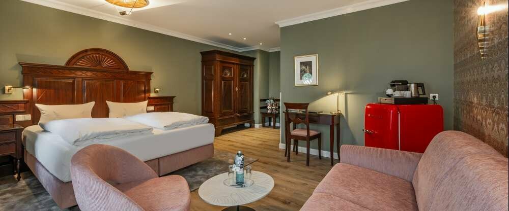 Die großzügigen, ca. 30 m² Superior Doppelzimmer befinden sich im angebundenen Westgebäude und sind zur Landseite ausgerichtet.