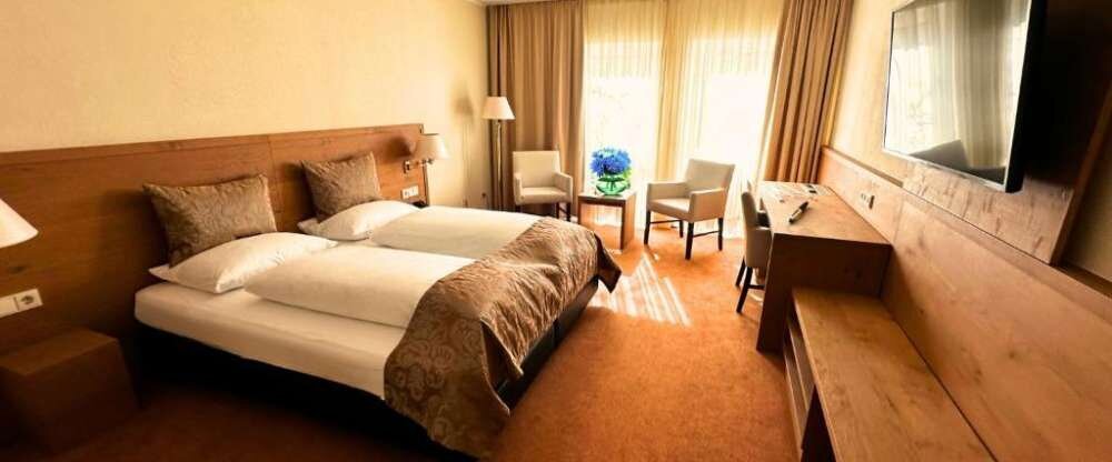 Die Superiorzimmer bieten ein besonders komfortables und luxuriöses Erlebnis. Ausgestattet mit hochwertigen Möbeln und Annehmlichkeiten, sorgt das Superiorzimmer für einen erholsamen Aufenthalt. Genießen Sie den zusätzlichen Platz und die exklusive Aussta