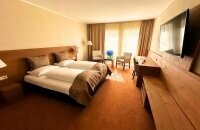 Die Superiorzimmer bieten ein besonders komfortables und luxuriöses Erlebnis. Ausgestattet mit hochwertigen Möbeln und Annehmlichkeiten, sorgt das Superiorzimmer für einen erholsamen Aufenthalt. Genießen Sie den zusätzlichen Platz und die exklusive Aussta