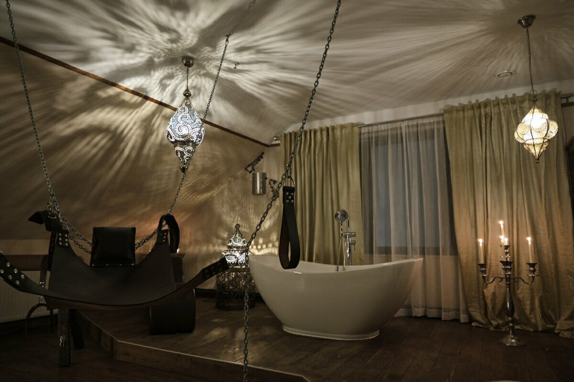 HYPNOTIC NIGHT im Whirlpool unter Sternenhimmel