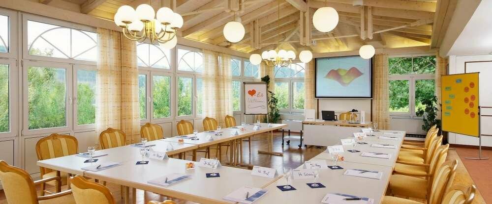 Klimatisierter Tagungsraum Wintergarten mit direktem Zugang zur Terrasse.