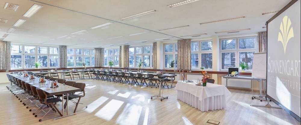 Eine der 10 Tagungsräume in unterschiedlichen Größen.